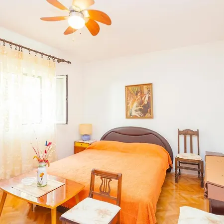 Garden & 3* Makarska