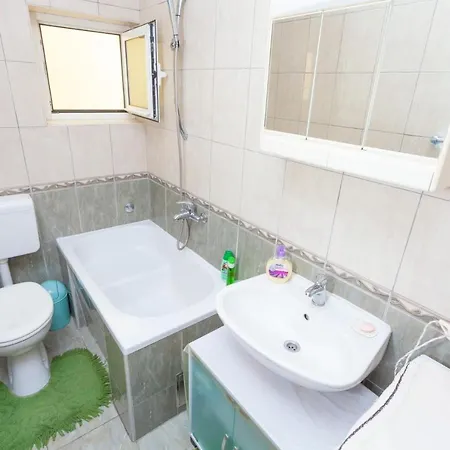 Garden & 3* Makarska