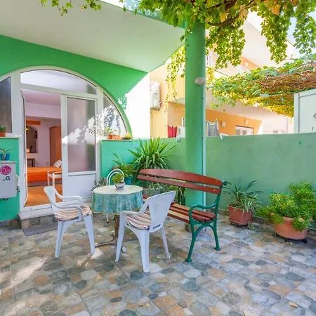 Pensión Garden & Makarska