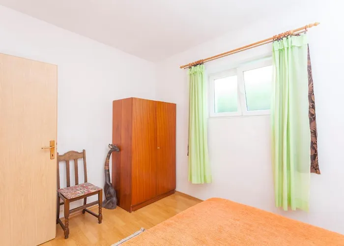 Garden & 3* Makarska