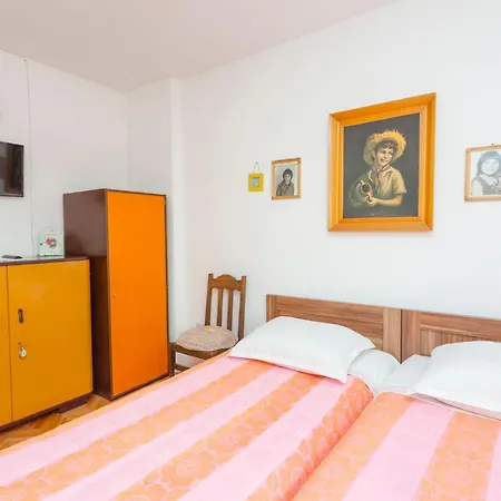 Garden & 3* מאקרסקה