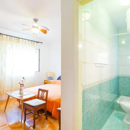 Garden & בית הארחה 3*