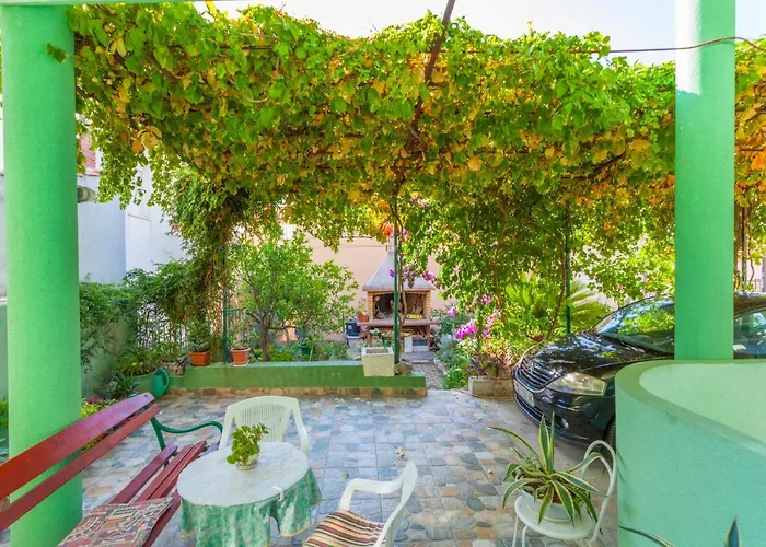 Garden & Πανσιόν 3*