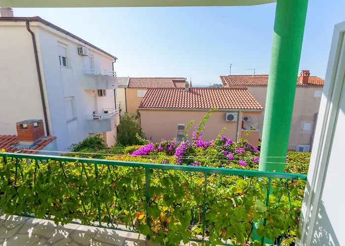 Garden & Μακάρσκα